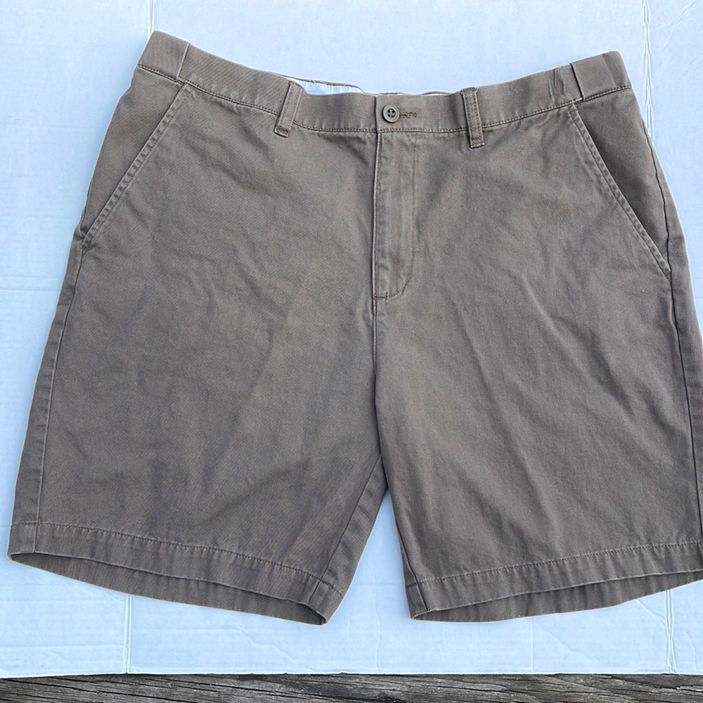 Men’s beige shorts size 38